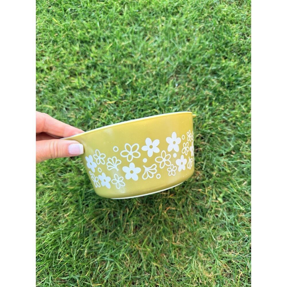 Pyrex 473 Spring Blossom Crazy Daisy Cinderella 1QT CASSEROLE DISH Green / White